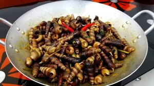 Top 8 Must-Try Affordable Street Food Specialties in Da Nang Vietnam - image 6