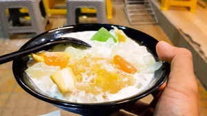 Top 8 Must-Try Affordable Street Food Specialties in Da Nang Vietnam - image 0