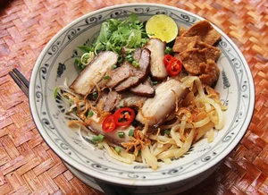 Top 8 Must-Try Affordable Street Food Specialties in Da Nang Vietnam - image 3