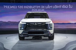Mitsubishi DST Concept 7-Seater SUV Makes Its Official Debut in Vietnam - image 0