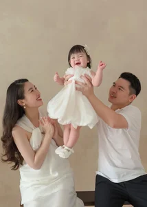 The Adorable Moments of Do My Linh’s Daughter: A Peek into Her Family Life - image 10