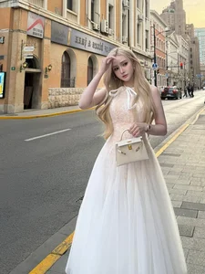Stunning Vietnamese Female DJ Captivates Fans with Princess-Like Look - image 2