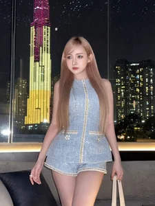 Stunning Vietnamese Female DJ Captivates Fans with Princess-Like Look - image 1