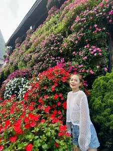 Singer My Le Stuns Fans with Radiant Youthful Photos Resembling a Beauty Queen - image 1