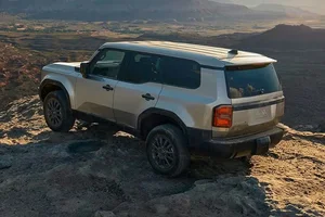 New Toyota Land Cruiser Prado Hybrid: Fuel Efficiency Meets Rugged Off-Road Performance - image 10