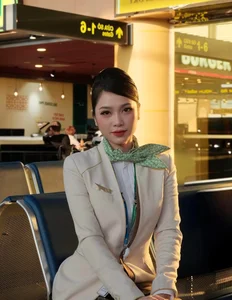 Da Nang Flight Attendant Captivates Hearts with Her Sweet and Radiant Beauty - image 7