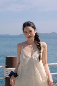 Da Nang Flight Attendant Captivates Hearts with Her Sweet and Radiant Beauty - image 1