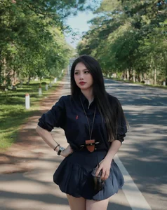 Da Nang Flight Attendant Captivates Hearts with Her Sweet and Radiant Beauty - image 2
