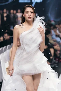 Miss Intercontinental Bao Ngoc Commands the Catwalk in a Vibrant Floral Inspired Couture Masterpiece - image 15