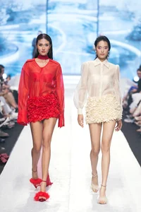 Miss Intercontinental Bao Ngoc Commands the Catwalk in a Vibrant Floral Inspired Couture Masterpiece - image 3