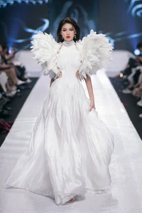 Miss Intercontinental Bao Ngoc Commands the Catwalk in a Vibrant Floral Inspired Couture Masterpiece - image 10