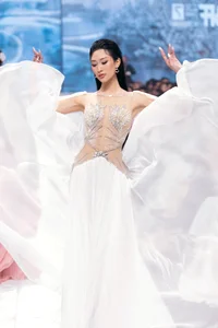 Miss Intercontinental Bao Ngoc Commands the Catwalk in a Vibrant Floral Inspired Couture Masterpiece - image 21