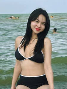 Ngo Lan Huong Stuns in Bikini: A Beachside Fashion Statement - image 3