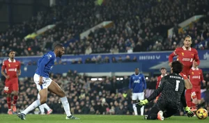 Red Card Drama: Liverpool Battles Hard to Retain Premier League Top Spot - image 1
