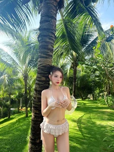 Thu Thuy of May Trang Group Stuns in Latest Bikini Photoshoot - image 4