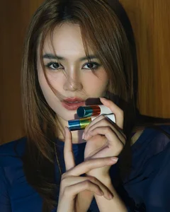 Lan Ngoc Shines in Tube Top: The 'Jade Girl' Proves Beauty Needs No Filter - image 3