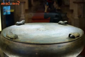 Discovering the Priceless Treasures of the Ancient Dong Son Culture - image 9