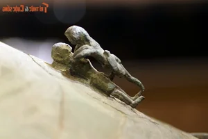 Discovering the Priceless Treasures of the Ancient Dong Son Culture - image 7