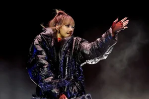 Secrets Behind Lisa's Lightning Fast On-Stage Outfit Changes Revealed - image 8
