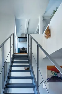 How a Tiny 27m2 Alley House Transforms into a Bright and Airy Oasis - image 9