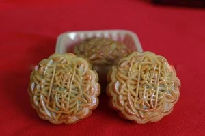Unusual Mooncake Fillings: Bold Flavors Challenging Traditional Mid-Autumn Treats - image 3