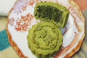 Unusual Mooncake Fillings: Bold Flavors Challenging Traditional Mid-Autumn Treats - image 2