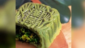Unusual Mooncake Fillings: Bold Flavors Challenging Traditional Mid-Autumn Treats - image 7