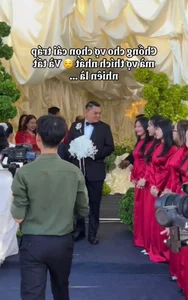 Viral Sensation: The Unique $700 Wedding Tray Set Taking Over Social Media - image 0