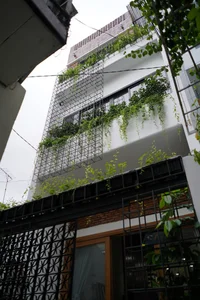Inside a 50m2 Urban Townhouse: Maximizing Light and Greenery - image 10