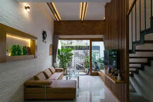 Inside a 50m2 Urban Townhouse: Maximizing Light and Greenery - image 4