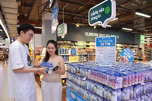 Vibrant American Food and Culture Festival Kicks Off at WinMart Times City Hanoi - image 2