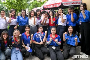 Phuong My Chi and Miss Bao Ngoc Support Students During HCMC Exam Season - image 9