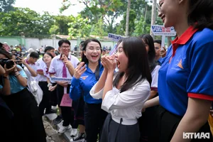 Phuong My Chi and Miss Bao Ngoc Support Students During HCMC Exam Season - image 6