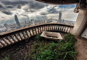 The Mystery of the Abandoned Ghost Tower: A 30-Year Architectural Enigma - image 11