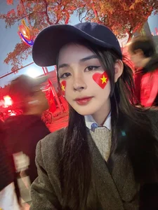 Footballer Van Thanh's Girlfriend Shares Sweet, Vulnerable Couple Moments - image 5