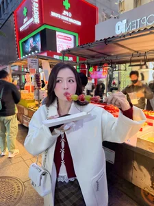 Vietnamese Celebrity Updates: MC Dan Le’s Family Life and Song Luan’s Marriage Rumors - image 8