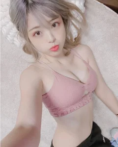 Exploring the Controversial Trends and Broadcasting Challenges of South Korean Live Streamers - image 17
