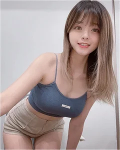 Exploring the Controversial Trends and Broadcasting Challenges of South Korean Live Streamers - image 11