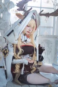 Stunning Arknights Viviana Rost Cosplay by Yi Qian Zhi Mao Bo He: The Candle Knight (13P Image Gallery) - image 7