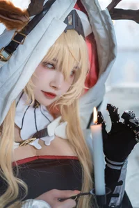 Stunning Arknights Viviana Rost Cosplay by Yi Qian Zhi Mao Bo He: The Candle Knight (13P Image Gallery) - image 1