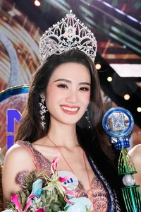 Close-Up of Huynh Tran Y Nhi's Stunning Mermaid-Inspired Crowning Gown - image 5