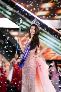 Close-Up of Huynh Tran Y Nhi's Stunning Mermaid-Inspired Crowning Gown - image 1
