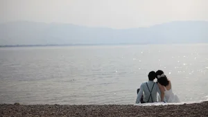Cute and Romantic Couple Love Wallpapers for Mobile and PC - image 31