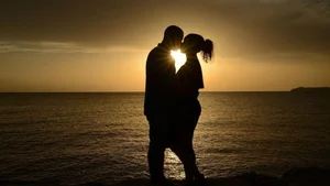 Cute and Romantic Couple Love Wallpapers for Mobile and PC - image 14
