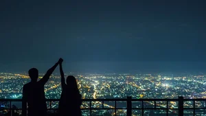 Cute and Romantic Couple Love Wallpapers for Mobile and PC - image 2