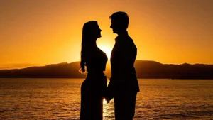 Cute and Romantic Couple Love Wallpapers for Mobile and PC - image 17