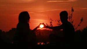 Cute and Romantic Couple Love Wallpapers for Mobile and PC - image 36