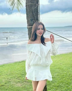 Le Khanh Chi’s Rose Bikini Photoshoot: Elegance and Bold Style - image 6