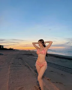 Le Khanh Chi’s Rose Bikini Photoshoot: Elegance and Bold Style - image 7