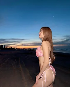 Le Khanh Chi’s Rose Bikini Photoshoot: Elegance and Bold Style - image 3